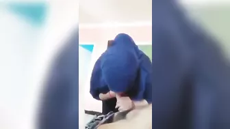 محجبه متعرفش انها بتتصور وبتمص زب ابن جارها