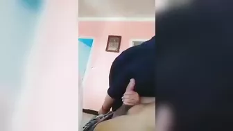محجبه متعرفش انها بتتصور وبتمص زب ابن جارها