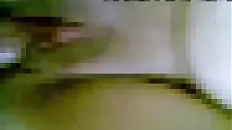 لبوه مصريه نايمه على السرير وعشيقها بيصورها بعد نيكها