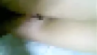لبوه مصريه نايمه على السرير وعشيقها بيصورها بعد نيكها