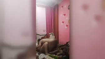 مصريه بتدخل على جارها تمص زبه وتركبه على السرير