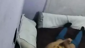 مصريه بتقلع اخوها وتمص زبه وتنزل بكسها عليه وتتشرمط
