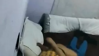 مصريه بتقلع اخوها وتمص زبه وتنزل بكسها عليه وتتشرمط