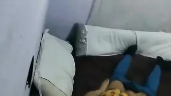 مصريه بتقلع اخوها وتمص زبه وتنزل بكسها عليه وتتشرمط