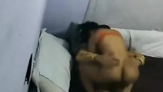 مصريه بتقلع اخوها وتمص زبه وتنزل بكسها عليه وتتشرمط