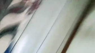 عراقية زوجها الديوث يفشخها نيك على السرير ويصورها