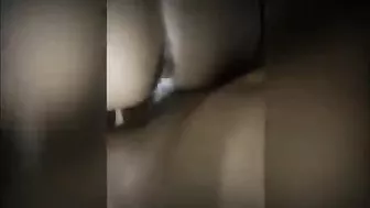 شرموطه خليجيه فاتحه رجليها وتبلع الزب كامل في كسها