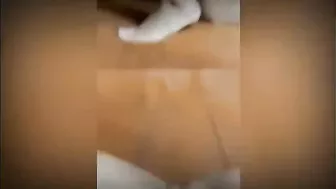 شرموطه خليجيه فاتحه رجليها وتبلع الزب كامل في كسها