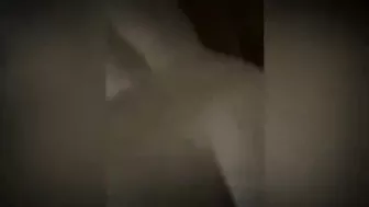 شرموطه خليجيه فاتحه رجليها وتبلع الزب كامل في كسها