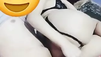 شرموطه اخوها بينام وراها ويحط زبه في طيزها الكبيره