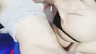 شرموطه اخوها بينام وراها ويحط زبه في طيزها الكبيره
