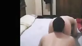 متناكه بتنيم عشيقها وتنزل تنطيط على زبه الكبير بكل هيجان