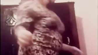 فرسه مصريه جوزها بيتفرج عليها والزبون راكبها وبينيكها