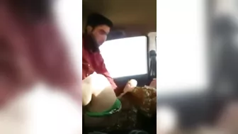 شرموطه محجبه عشيقها مخليها تمصله زبه في العربيه ويفضحها