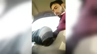 شرموطه محجبه عشيقها مخليها تمصله زبه في العربيه ويفضحها