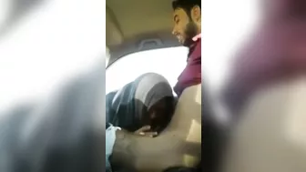 شرموطه محجبه عشيقها مخليها تمصله زبه في العربيه ويفضحها