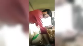 شرموطه محجبه عشيقها مخليها تمصله زبه في العربيه ويفضحها