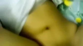 لبوه مصريه محجبه على ضهرها وعشيقها بيفشخ كسها نيك