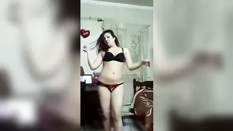 بت مصريه جامده بترقص للزبون وتدلع في الفيديو