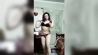 بت مصريه جامده بترقص للزبون وتدلع في الفيديو