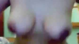 فرسه مصريه مولعه بتتنطط على الزب وبزازها الجامده بتلعب