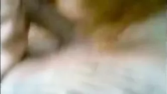 قحبة خليجية بزازها كبيرة بتمص الزب وتركبه وتتفضح