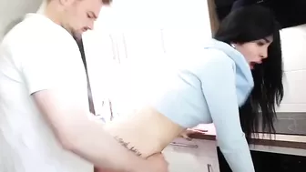 العراقيه ميرا النوري بتبلع الزب كامل من ورا واحلى نيك