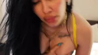 ميرا النوري بتمص زب صاحب جوزها وتتناك بزب تاني