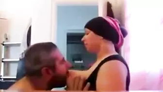 مربربه فلاحه بتمص الزب في بيت جارها وتبلعه في طيزها