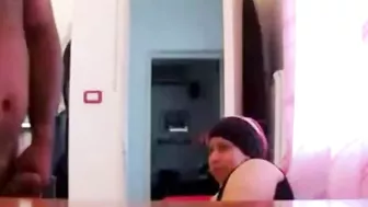 مربربه فلاحه بتمص الزب في بيت جارها وتبلعه في طيزها