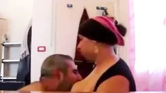 مربربه فلاحه بتمص الزب في بيت جارها وتبلعه في طيزها