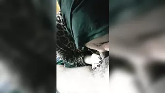 مصريه محجبه اخوها بيصورها وهي ماسكه في زبه وبتمصه
