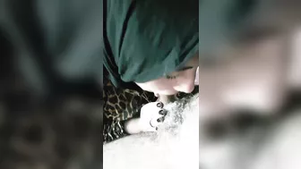 مصريه محجبه اخوها بيصورها وهي ماسكه في زبه وبتمصه