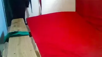 جامده بتمص الزب زي المحرومه وتنزل بطيزها الكبيره عليه