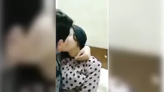 واد هيجان واخد بنت خالته البيت ونازل بوس ونيك فيها