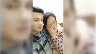 واد هيجان واخد بنت خالته البيت ونازل بوس ونيك فيها
