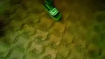 مدام عراقية ماسكه في الزب وتمصله وتحطه بكسها