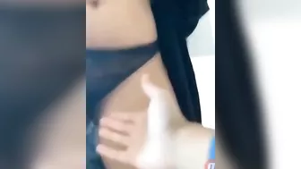 حبيبها راكبها على السرير وتقوله نيك طيزي براحه