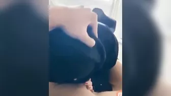 حبيبها راكبها على السرير وتقوله نيك طيزي براحه