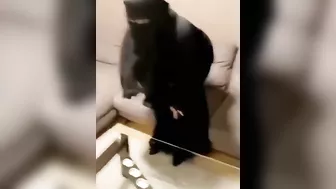 سعودية طيزها كبيرة تتناك بجميع الاوضاع بمقابل المال