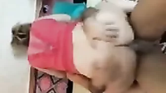 مصريه جامده اختها بتصورها وهي راه زب الزبون