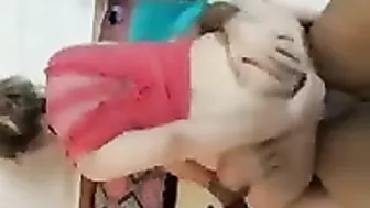 مصريه جامده اختها بتصورها وهي راه زب الزبون