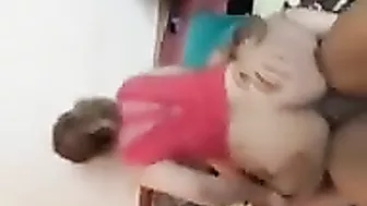 مصريه جامده اختها بتصورها وهي راه زب الزبون