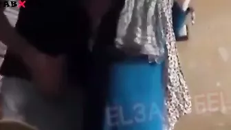 لبوه محجبه ابن عمها زانقها في البيت ومش راحم طيزها نيك