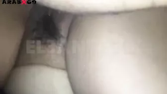 مربربه مطلقه مع زبون راشق زبه في كسها وبيصورها