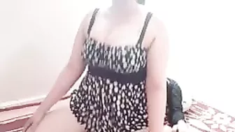 متناكة بزازها كبيرة وملبن بتنزل على الزب وتبلعه كامل