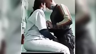 بنوته حبيبها بيروحلها الشغل يلعب في بزازها وينيك طيزها
