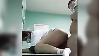 بنوته حبيبها بيروحلها الشغل يلعب في بزازها وينيك طيزها