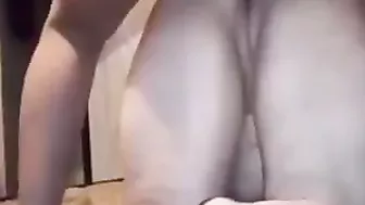 بت مصريه بتاخد الزب في طيزها وتقوله براحه بيوجعني