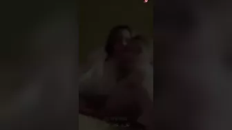 بنوته جامده قاعده على زب اخوها وتتنطط وتتصور